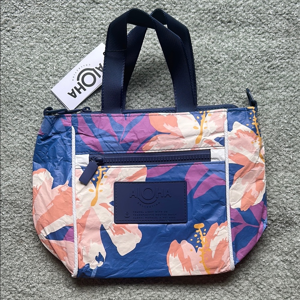 NWT ALOHA Collection Adrift Crossbody in Serene